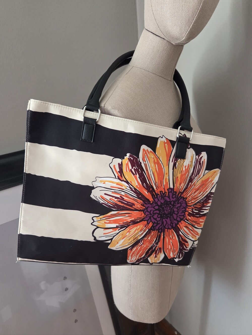 NWOT Flower & Strip Tote